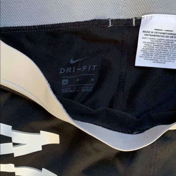 Nike Dryfit athletic leggings - Picture 2 of 3